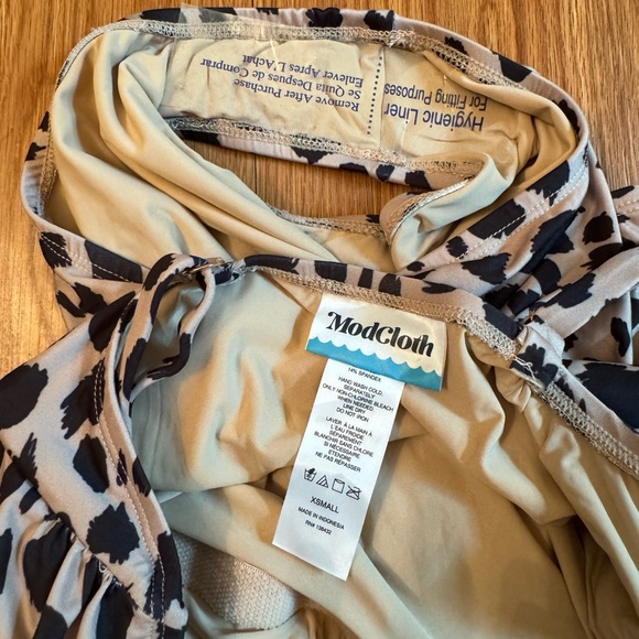 ModCloth Leopard Print Swimsuit - Picture 2 of 3